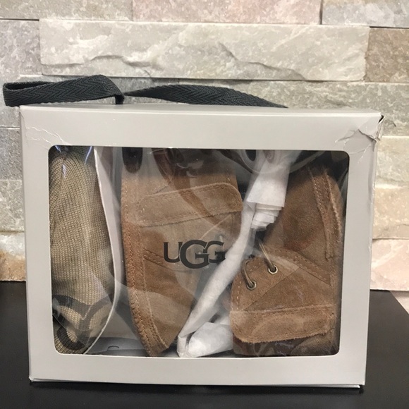 🎁 UGG Australia Infant's Neumel with Beanie - Picture 3 of 5